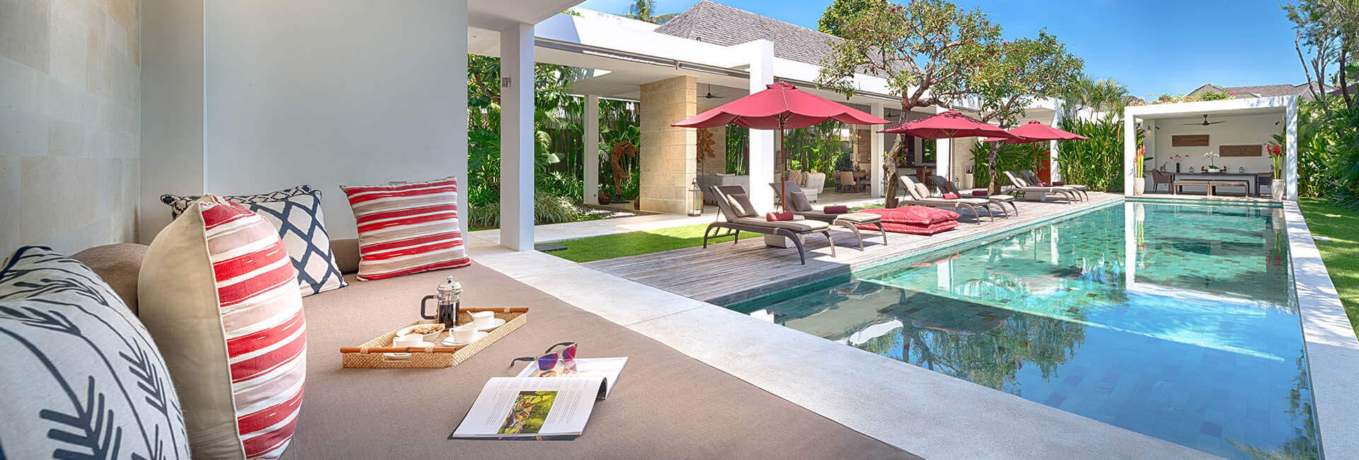 Casa Brio - Poolside relaxation